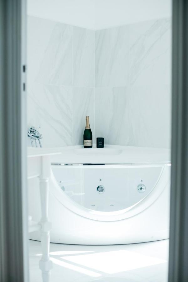 Les Precieuses Suites & Spa II アヴィニョン エクステリア 写真
